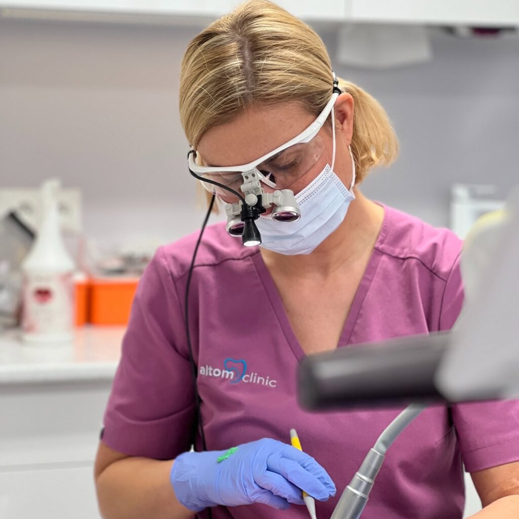 Konsultacja stomatologiczna w Altom Clinic - diagnostyka halitozy